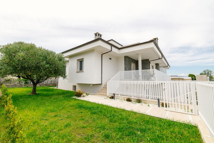 Scalinata e giardino di Villa Maria Vittoria
